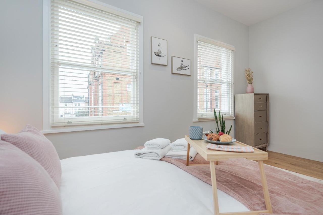 Beautiful 2 Bedrooms Split Level Fulham Apartment London Exteriör bild