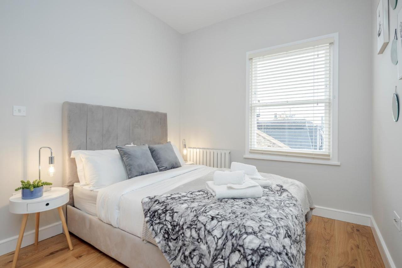 Beautiful 2 Bedrooms Split Level Fulham Apartment London Exteriör bild